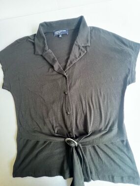 JONES NEW YORK SIGNATURE BLACK BUTTON-UP FRONT TOP W/SILVER RING BELT
MEDIUM